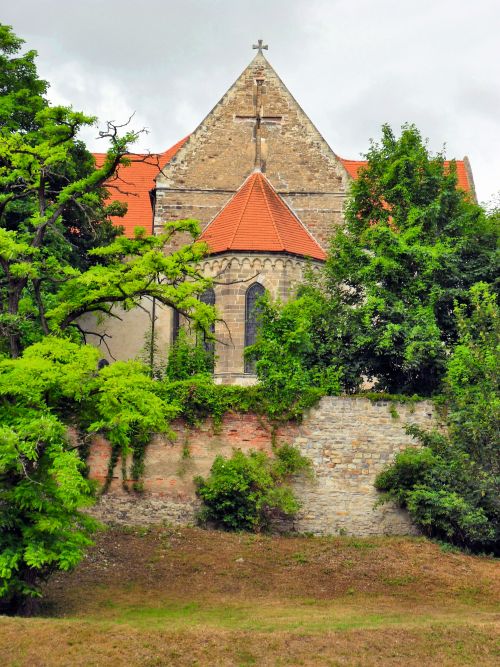 Klosterkirche St. Marien und St. Cyprian und Klosterruine