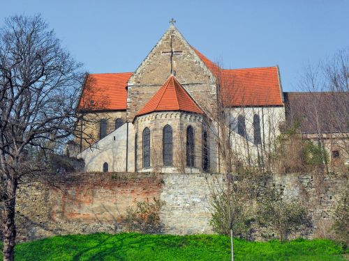 Klosterkirche St. Marien und St. Cyprian und Klosterruine